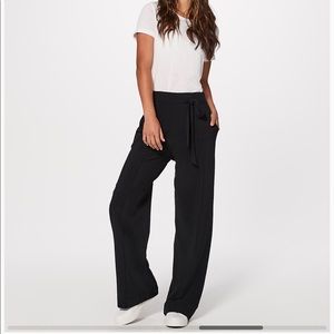 Lululemon Noir pant